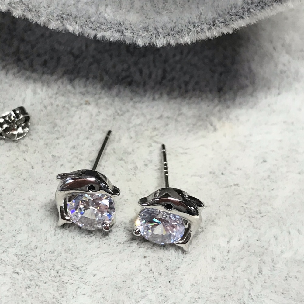🌟 Sterling Silver 925 Dolphin 🐬 CZ Stud Earrings - Picture 4 of 4